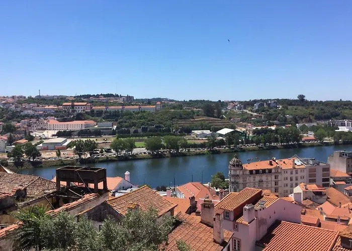 Ilha 12 招待所 科英布拉